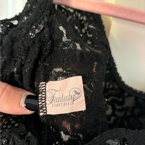 Black lace lingerie - Picture 3 of 3